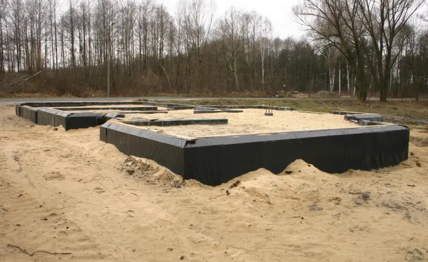 Izolacja fundamentów kamiennych - Skuteczny remont bez błędów