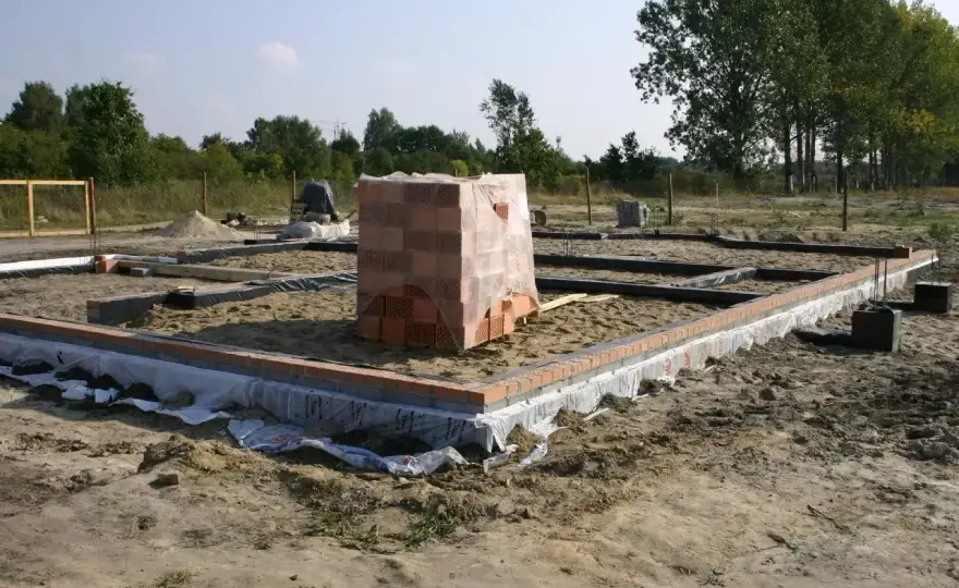 Wykopy pod fundamenty - Jak uniknąć błędów i ile kosztują?