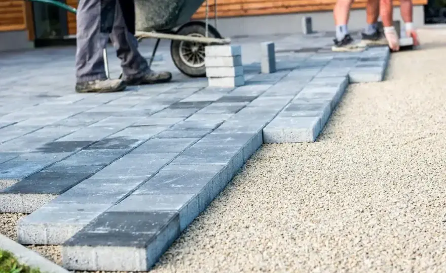 Beton szczotkowany - trwały podjazd bez pęknięć?
