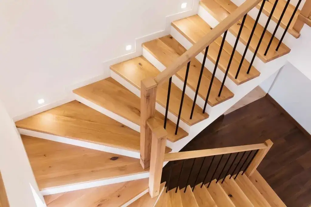 Zdjęcie Jaka grubość deski na schody? Odkryj, jak uniknąć błędów w wyborze